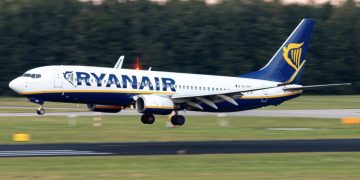 L’Antitrust multa Ryanair per 256 milioni: “Abuso di posizione dominante sulla vendita dei biglietti”