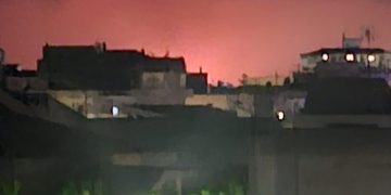 Fiamme altissime dentro la Saras: fuoco visibile in tutto l’hinterland Cagliaritano