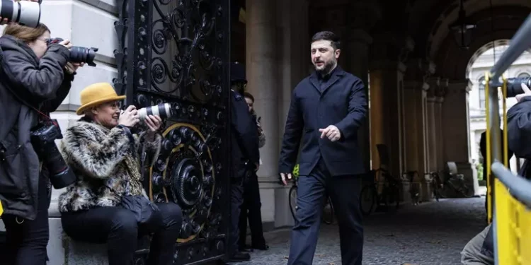 Zelensky oggi a Roma, vedrà il Papa e Meloni