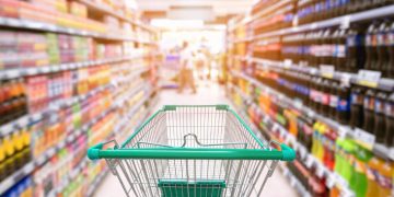 Reintegrato il cassiere del supermercato licenziato dopo il ‘test del carrello’