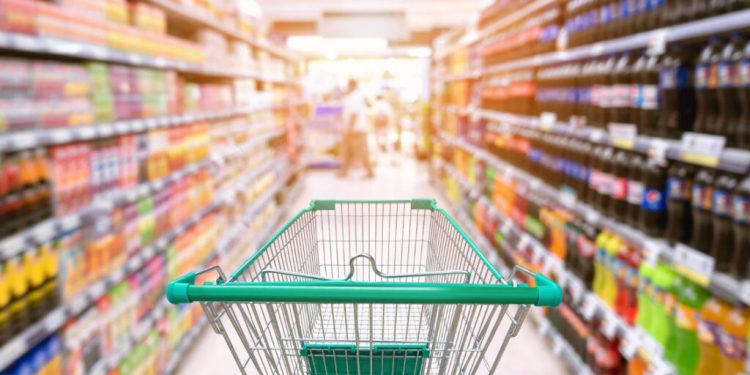 Reintegrato il cassiere del supermercato licenziato dopo il ‘test del carrello’