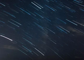 Il cielo di dicembre regala le stelle cadenti più belle del 2025