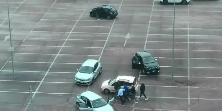 Truffa 200mila euro ad anziano, arrestato mentre prende i soldi