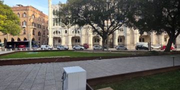 Cagliari, piazza Matteotti: nuova opera d’arte o degrado urbano?