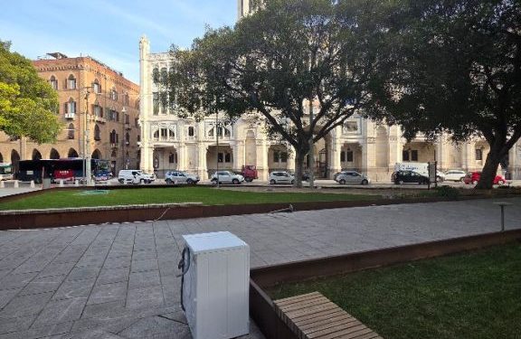 Cagliari, piazza Matteotti: nuova opera d’arte o degrado urbano?