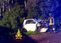 Alghero, esce di strada e finisce contro un albero: un uomo in gravi condizioni