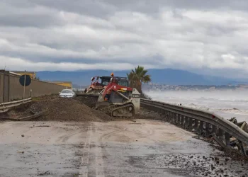 Maltempo, riapre un altro tratto di tre km della statale 195