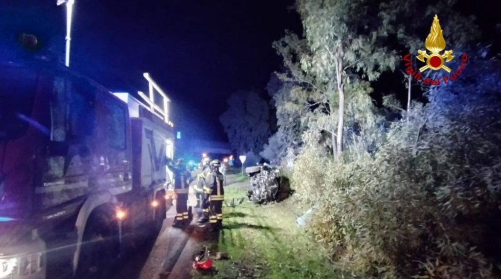Incidente a Budoni: esce di strada con l’auto e rimane incastrato, in gravi condizioni un giovane