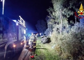 Incidente a Budoni: esce di strada con l’auto e rimane incastrato, in gravi condizioni un giovane