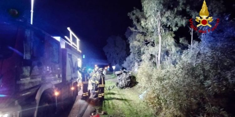 Incidente a Budoni: esce di strada con l’auto e rimane incastrato, in gravi condizioni un giovane