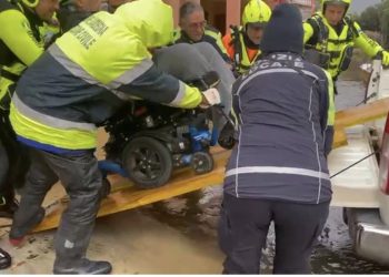 Capoterra, le onde dentro le case: evacuazioni delle persone in difficoltà