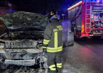 Notte di paura nel Nuorese: auto in fiamme in tutta la provincia