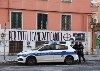 Acca Larentia, aggressione a 4 militanti di Gioventù nazionale: nel commando una decina a volto coperto