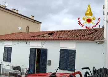 Crolla il tetto di una casa a S.Teresa Gallura