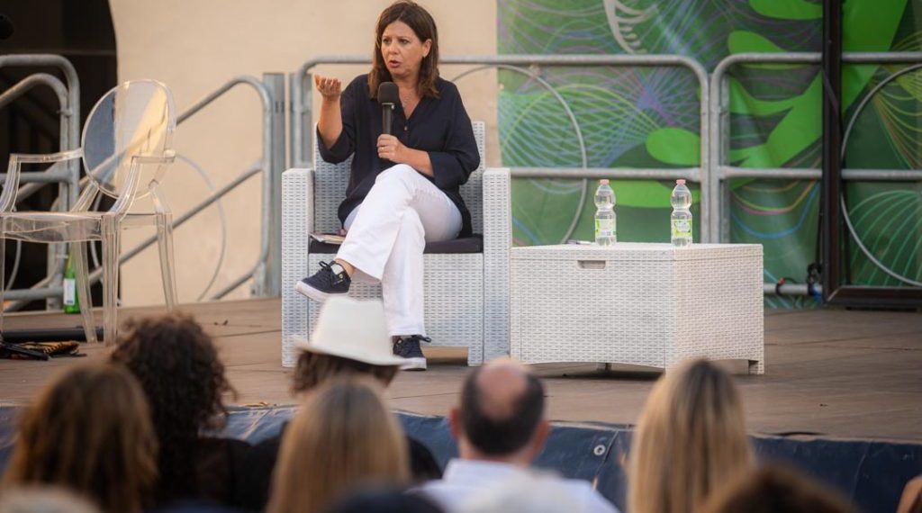 Speciale “Dietro le pagine – Festival Letterario Neanche gli Dei”: Raffaella Alois