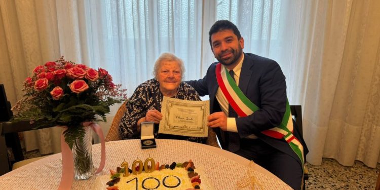 Cagliari festeggia la signora Elvira Leriti, nuova centenaria in città