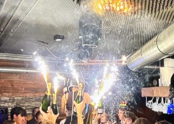 Crans-Montana, l’incendio è partito dalle scintille accese sulle bottiglie di champagne