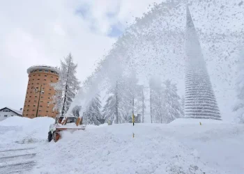 Irregolarità antincendio, sequestrata Torre Rossa a Sestriere
