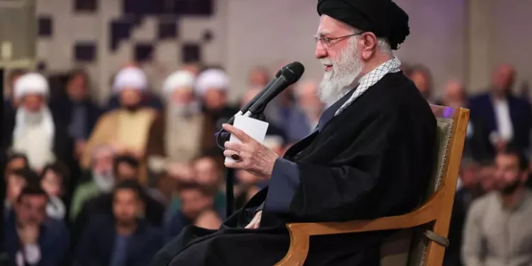 Khamenei, ‘spezzeremo la schiena ai sediziosi’