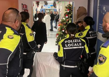 La Befana dei Vigili porta sorrisi negli ospedali di Cagliari