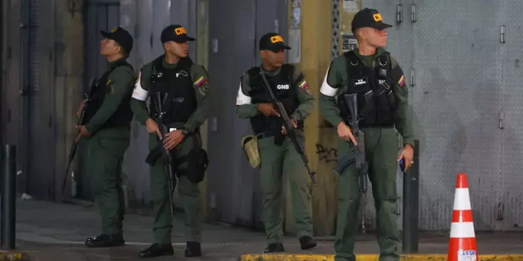 La Colombia schiera l’esercito alla frontiera col Venezuela