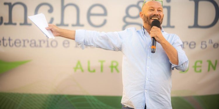 Speciale “Dietro le pagine – Festival Letterario Neanche gli Dei”: Simone Spiga