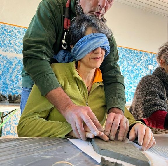 In febbraio a Sassari lo scultore non vedente di fama mondiale Felice Tagliaferri con il laboratorio “La creta al buio”