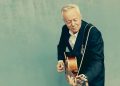 Tappa a Cagliari per il tour di Tommy Emmanuel: il grande chitarrista australiano in concerto il 7 febbraio alla Fiera