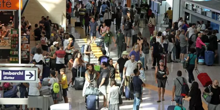 Turismo, 2025 verso record di presenze straniere a 271 milioni (+6,7%)