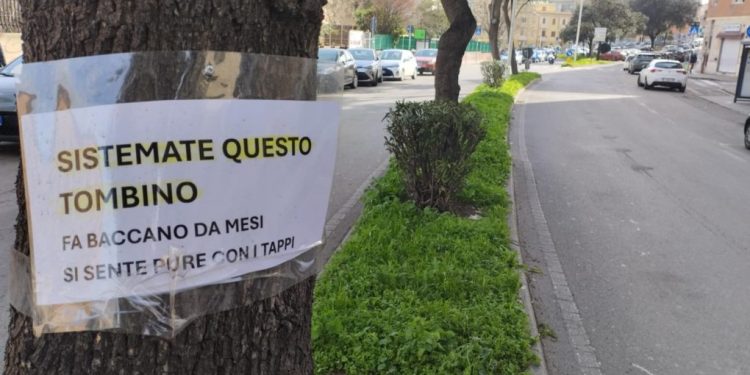 Cagliari, la protesta dei residenti: «Quel tombino non ci fa dormire»