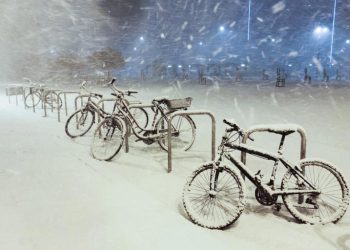 Tempesta artica negli Usa, 100mila senza luce. Già 12mila i voli cancellati