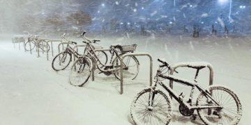 Tempesta artica negli Usa, 100mila senza luce. Già 12mila i voli cancellati