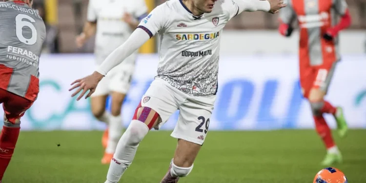 Il Cagliari in rimonta strappa il pari in casa della Cremonese