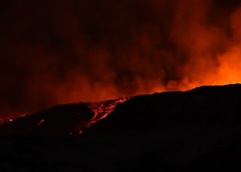 Colata lavica sull’Etna, livello di allerta nazionale giallo ma nessun pericolo per i centri abitati