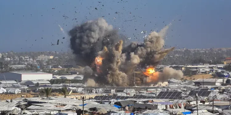 Il regime sanguinario israeliano uccide 28 civili a Gaza, anche 7 bambini