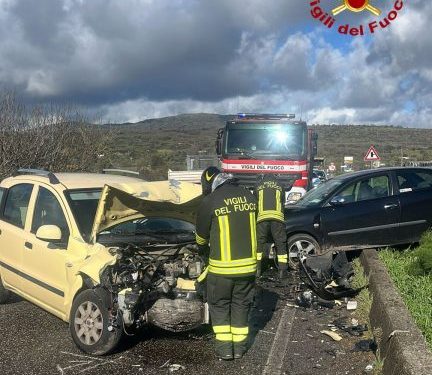 Grave incidente a Macomer, tre persone incastrate tra le lamiere dell’ auto