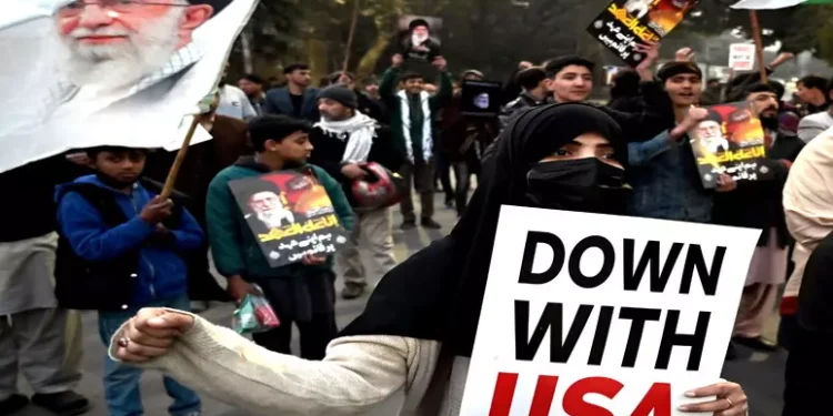 Gli Usa avvisano i propri cittadini: ‘Lasciate subito l’Iran’