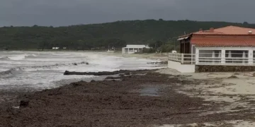 Maltempo in Sardegna, le spiagge di Olbia cancellate dal mare