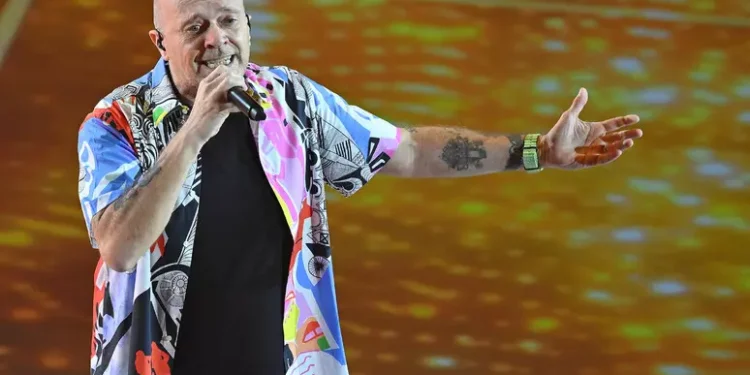 Carlo Conti, ‘Max Pezzali ospite fisso a Sanremo dal palco sul mare’