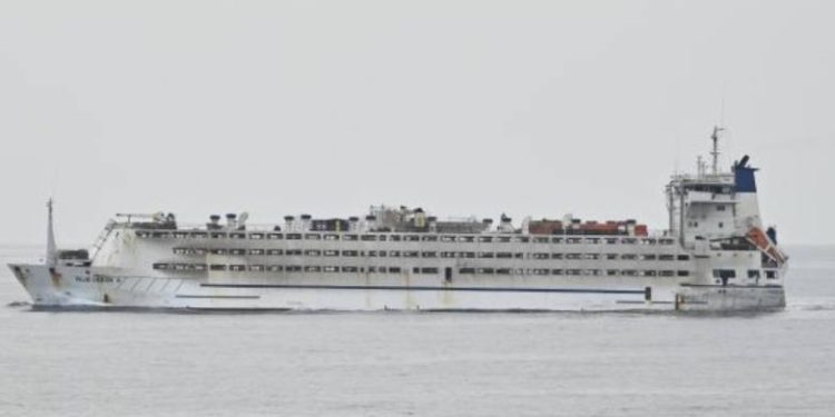 Paura a Carloforte, nave alla deriva rischia di finire sugli scogli