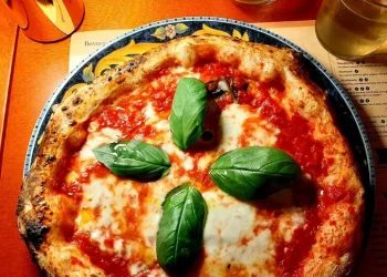 Tutti pazzi per la pizza, la consumano 8 sardi su 10