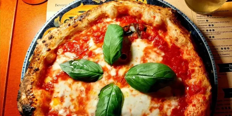Tutti pazzi per la pizza, la consumano 8 sardi su 10