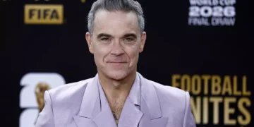 Robbie Williams fa il boom, supera i Beatles per numero di album al primo posto