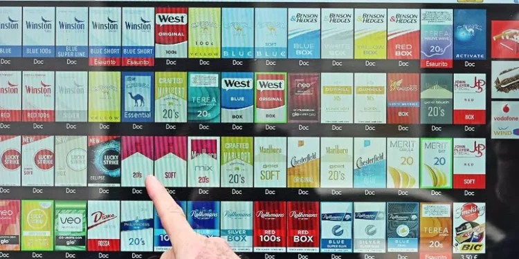 Al via la campagna per aumentare di 5 euro il prezzo delle sigarette