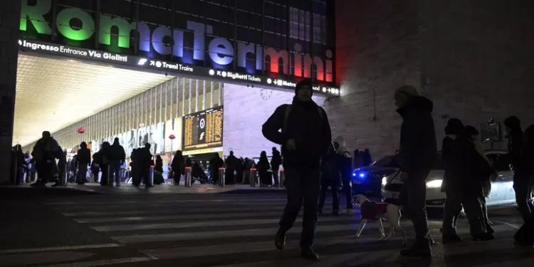 Controlli alla Stazione Termini, sequestrati 6 milioni di articoli contraffatti