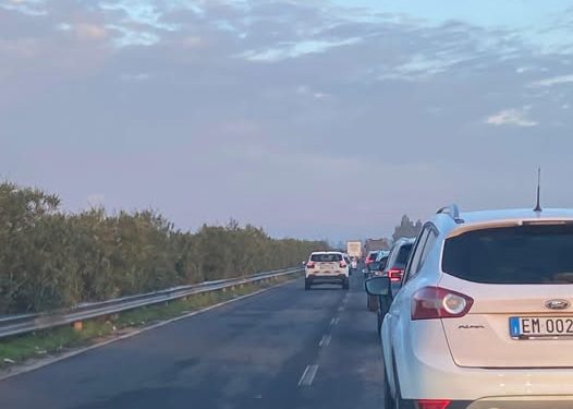 Automobilisti intrappolati sulla Consortile, Sindaco di Capoterra: “Situazione insostenibile, serve didattica a distanza”