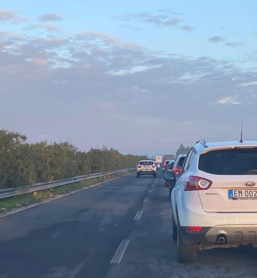 Automobilisti intrappolati sulla Consortile, Sindaco di Capoterra: “Situazione insostenibile, serve didattica a distanza”