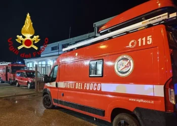 Cede il tetto di una palazzina, evacuate sei famiglie a Sassari