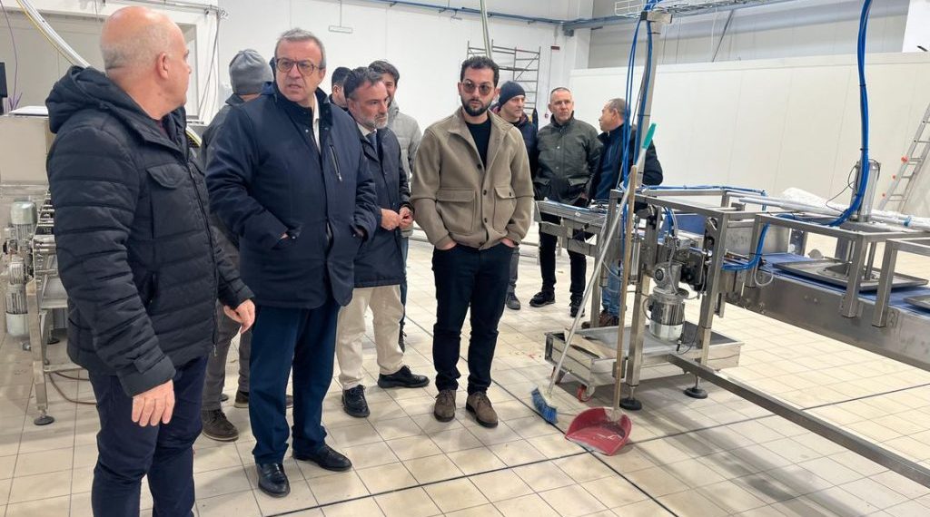 Industria, l’assessore Cani in visita istituzionale a Nuoro in due aziende del territorio