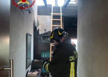 Paura a Cala Gonone: abitazione devastata dalle fiamme